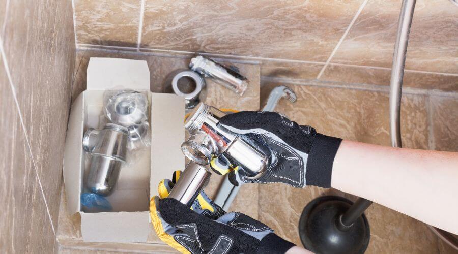 Professional gutter cleaning in Hartford, MI